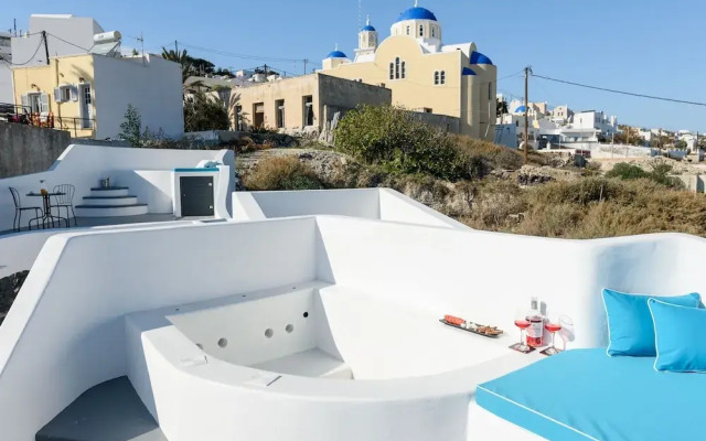 The Luna Cavern 2 with Hot Tub White