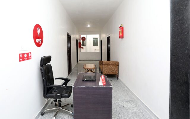 Oyo 11075 Home Modern 3bhk Gulab Bagh