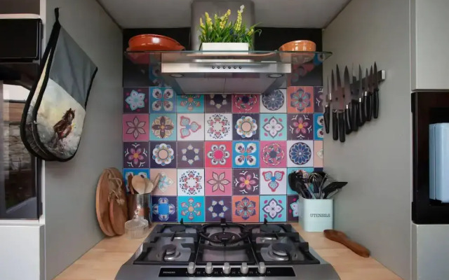 Stylish and Bright 2 Bedroom Flat in Bristol