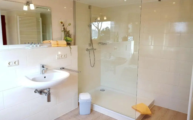 Apartments by Gasthof Bucksande