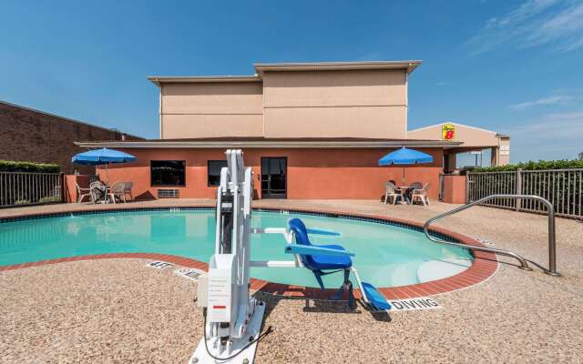 Super 8 by Wyndham Fort Worth North