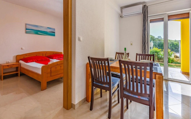 Beautiful Apartment in Pomer With 1 Bedrooms and Wifi