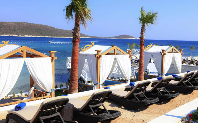 Design Plus Seya Beach Hotel