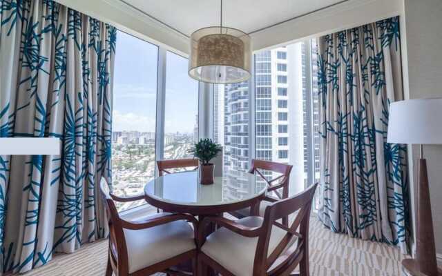 Fabulous Waterfront 2BR 2BA Trump Tower Apartment 6 Guests