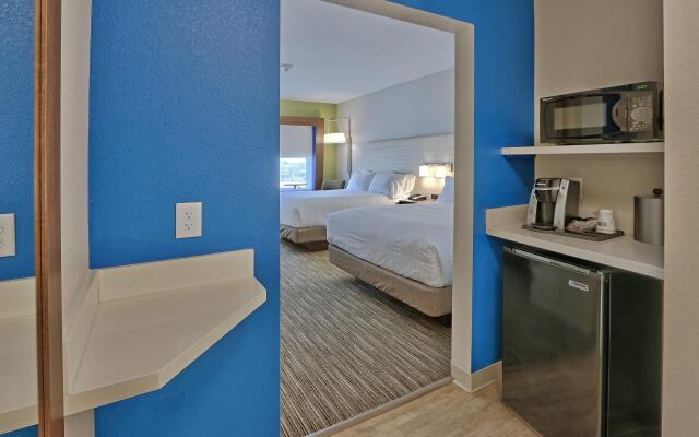 Holiday Inn Express & Suites Roswell by IHG