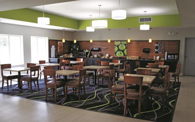 Palacio Royale Inn Signature Katy