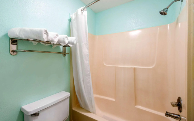 Quality Inn Sarasota North Near Lido Key Beach