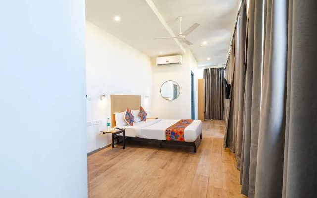 Fabhotel Moonlight Inn