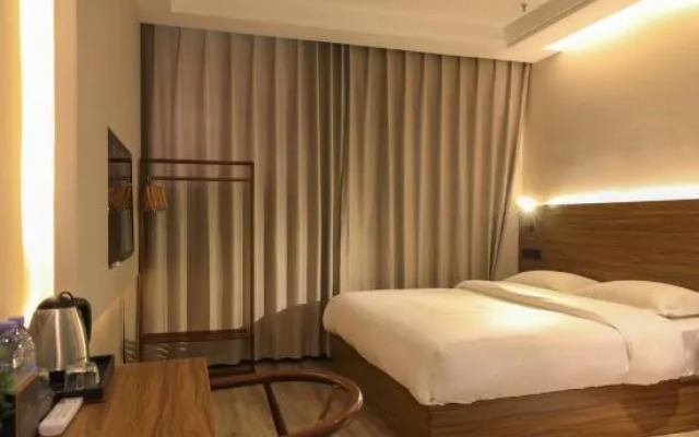 Yahao Hotel (Yongchuan East Railway Station)