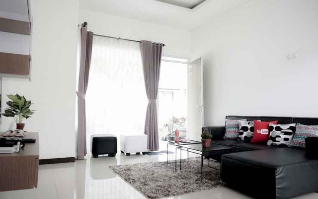 Mutiara Home Villa – Guest Rooms – Tarogong