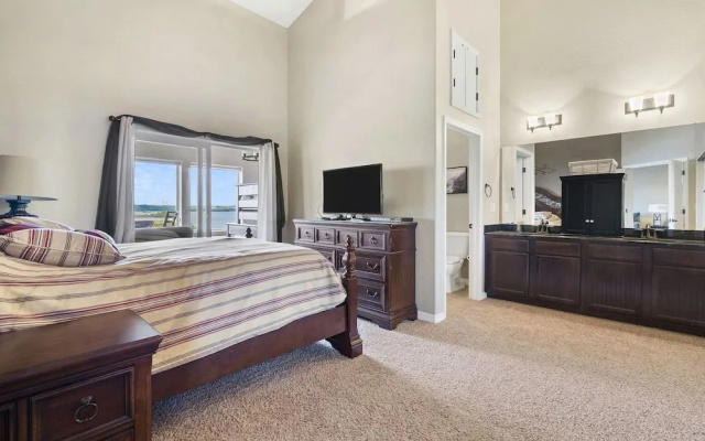 Happy Place Condo - Stunning Table Rock Lake Views