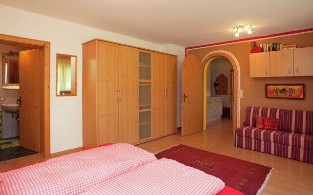 Cozy Couple or Group Chalet in Fgenberg Near Ski Slopes