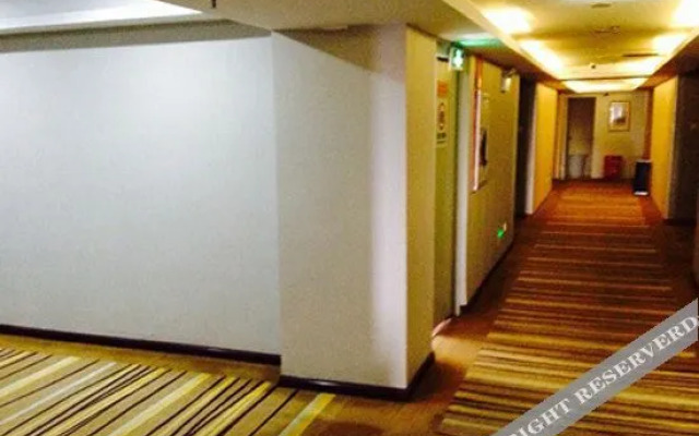 Wanlong Business Hotel