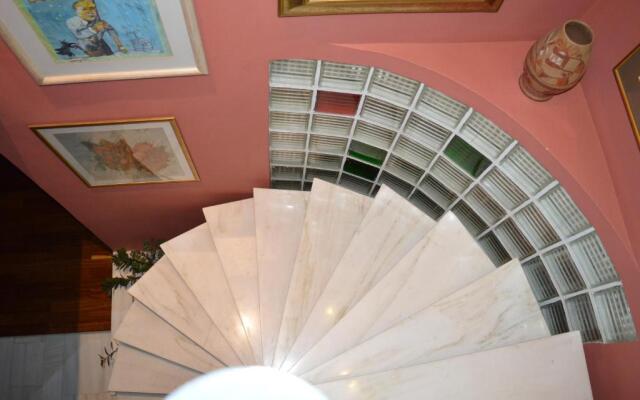 Lycabettus Hill Penthouse, Private Roof Garden & Pool