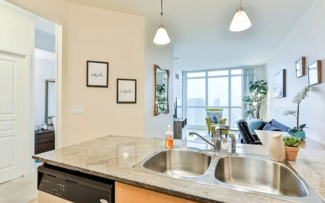 Vibrant Urban Condo 2Bed 2Bath