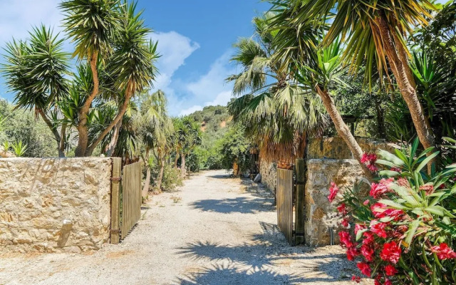 Inviting Villa In Palaiochora With Sea And Mountain Views