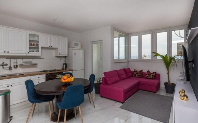 LEILANI -Stunning view apartment near the center!