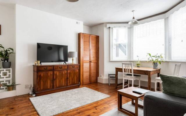 Bright and Cosy 1 Bedroom Flat Close To Marina