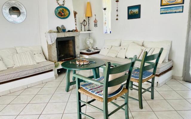 Lemnos Retreat Villa-250m from the Beach 1km from Diapori
