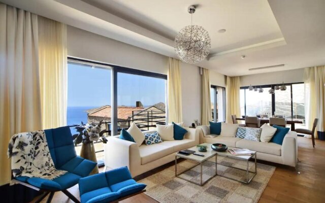 4 Bedroom Luxury Villa Located in Yalikavak with Marvelous Sea View Tranquilit