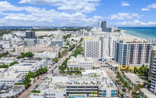 Penthouse De Soleil South Beach - On Ocean Drive Miami Beach Studio Bedroom Condo by RedAwning