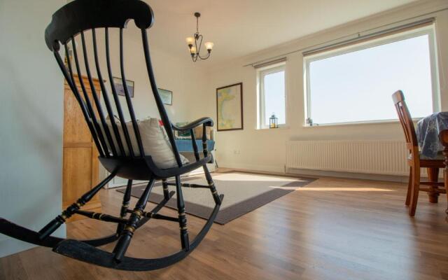 Spacious Home - Sea & Steam Train Views + Garden