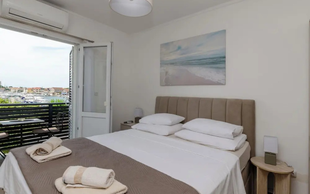 Apartments and Rooms Mare