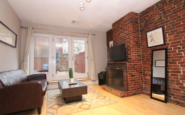 Maverick Suites at 402 Columbus Ave