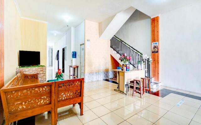 OYO Flagship 90502 Holistay Malang New – Lobby – Malang