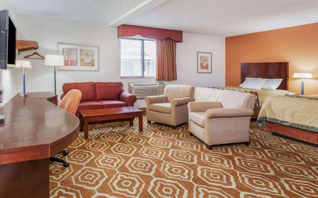 Super 8 by Wyndham Sterling Heights/Detroit Area