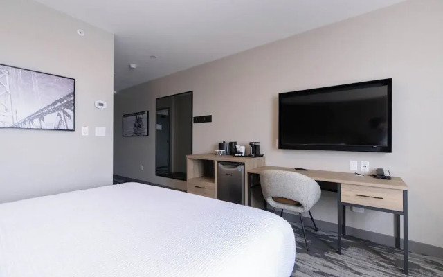 Sandman Signature Las Colinas Hotel & Suites
