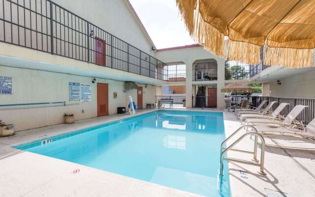 Days Inn by Wyndham Destin