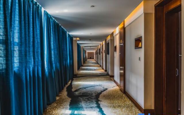 Qomo Langzong Hotel