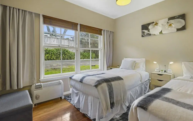 Kohi Family Home- Netflix & Gardens View