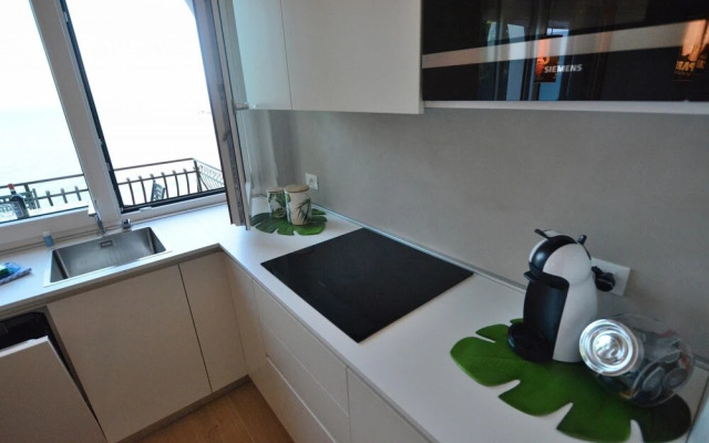 Leonardo Walsh Apartment