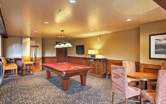 Crystal Peak Lodge 2 Bedroom Ski in, Ski out Slopeside Condo at the Base of Peak 7