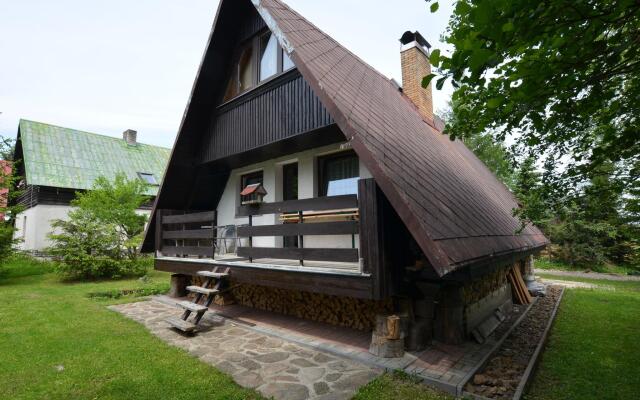 Nice holiday home with fireplace in the Ore Mountains only 500m from the chairlift