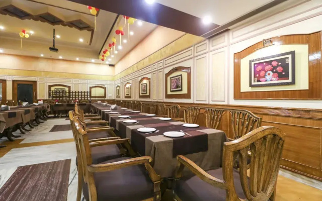 Capital O 5439 Hotel Shiraaz