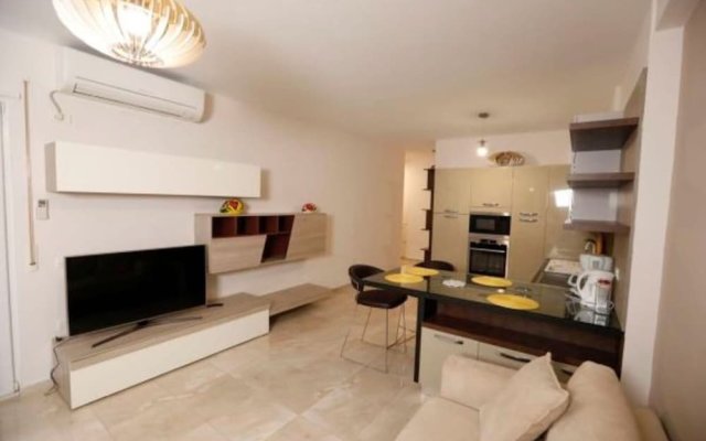 "beachfront Sion Sarande Apartment"