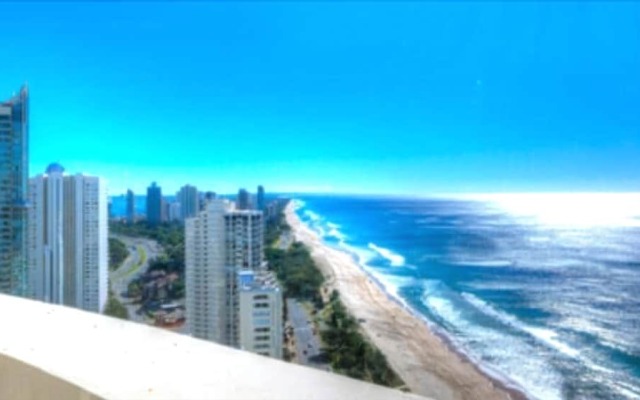 Oceanfront in Surfers Paradise Retreat