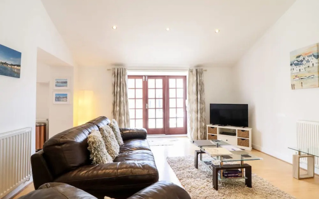 Maritime Mews, 6 The Oakleys