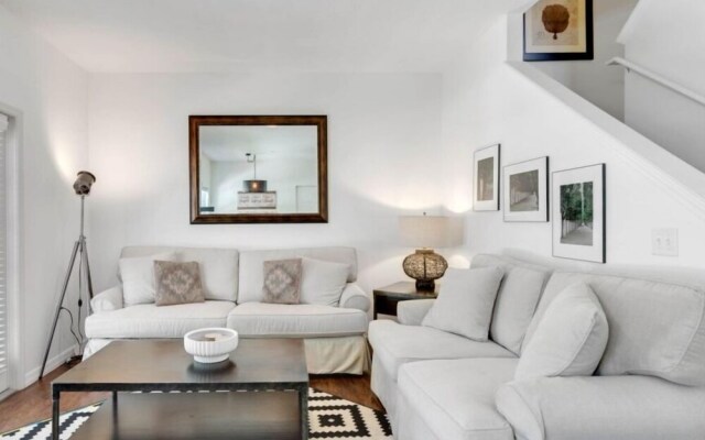 4 Bedroom Lucaya Village Townhouse by RedAwning