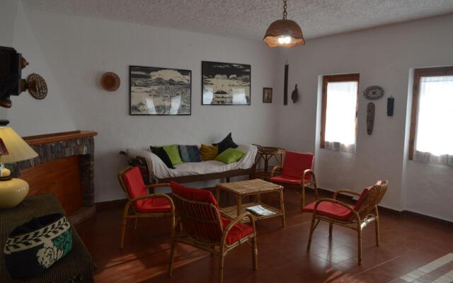 Seafront holiday home twenty meters from the western shore of Sardinia in S'archittu Beach-Casa del Giglio