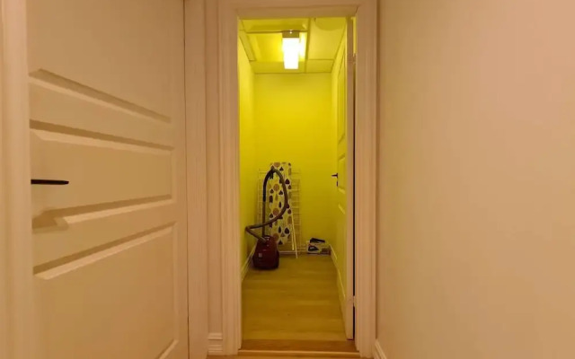 Beautiful, Spacious And Modern, 2-bedroom, Near Center, Free Parking
