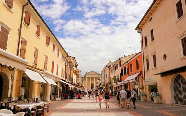 Great and Colourful Apartment Near Bardolino