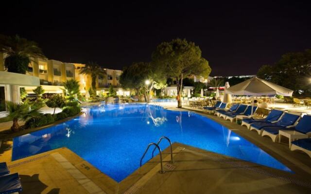 Royal Palm Beach Hotel
