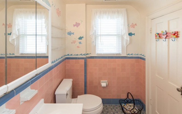 Harshaw Beach House 6 Bedroom Home by Redawning