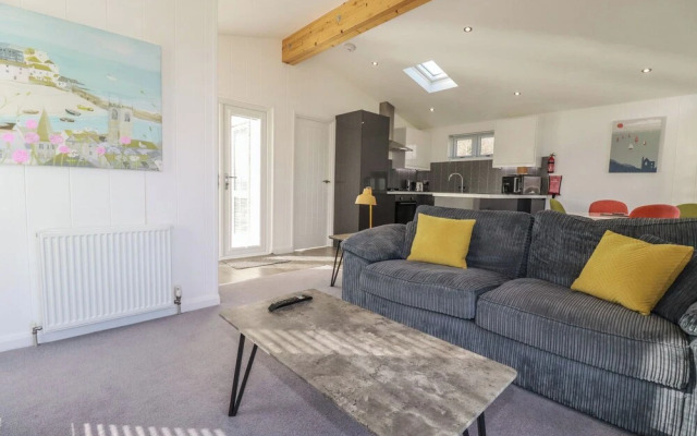 11 Meadow Retreat