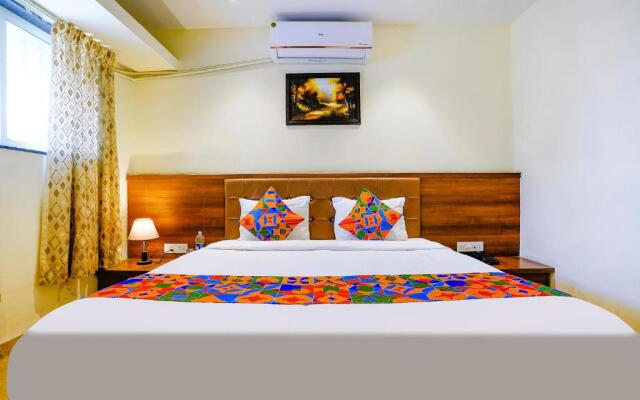 Townhouse OAK Hotel Chaitanya Executive