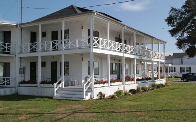 Bluebird Ocean Point Inn